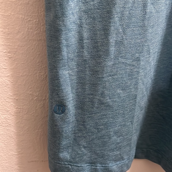 Men’s Lululemon polo size medium - Picture 5 of 6